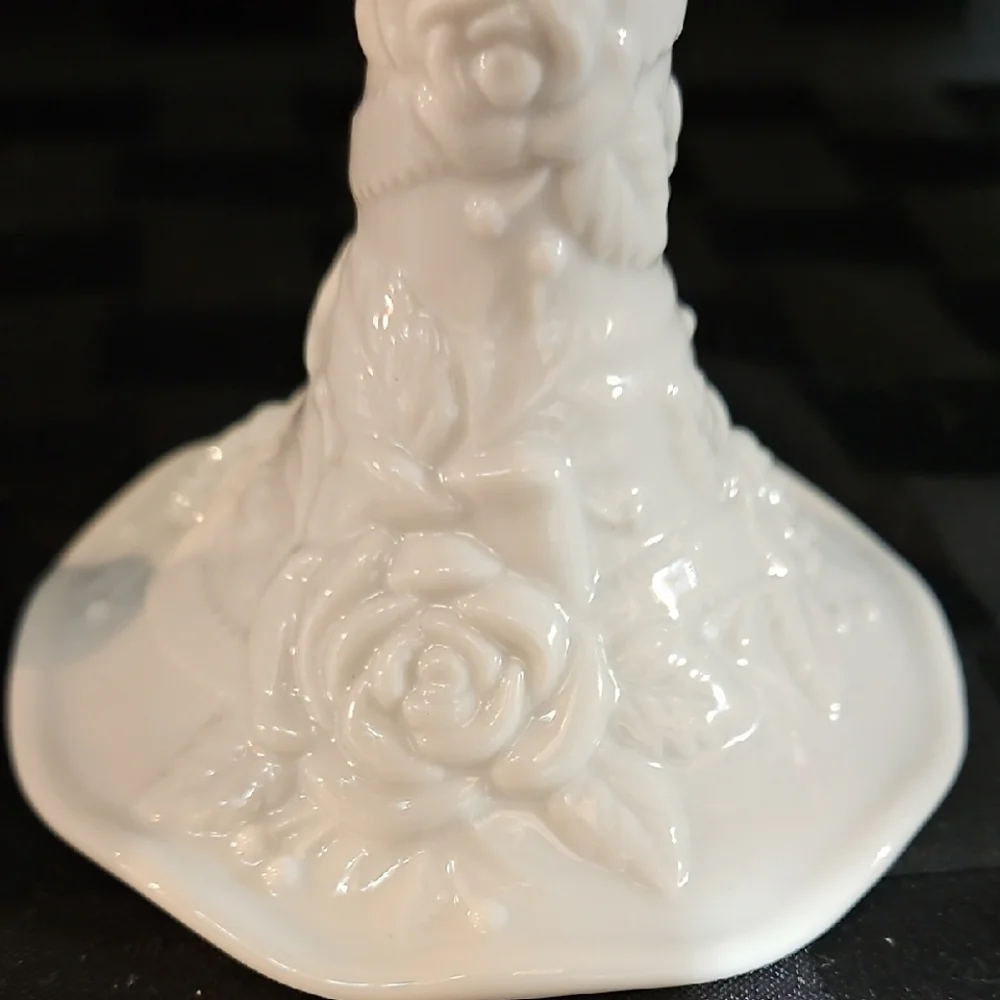Elegant Porcelain Ceramic Decorative Bud Vase/Candle Holder, Epergne